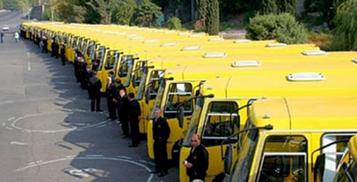 მერიაში ყვითელი ავტობუსების გაფიცულ მძღოლებთან შეხვდრა მიმდინარეობს